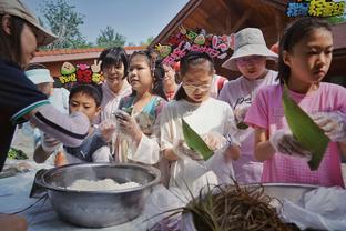 记者：我们永远逃脱不了只要输掉比赛，必须抓住一个替罪羊猛踩